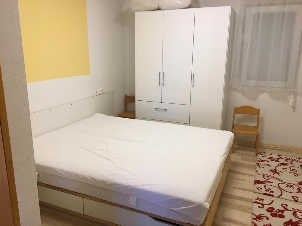 Apartman Put Svete Kate Raslina Exteriör bild